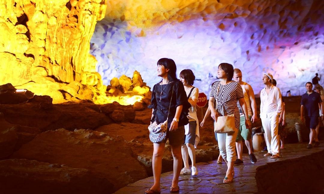 Khám phá địa điểm du lịch hang Trống và hang Trinh Nữ Quảng Ninh